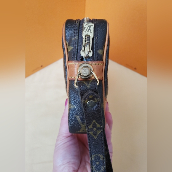 Louis Vuitton Marly Bandoliere Clutch - Picture 7 of 16